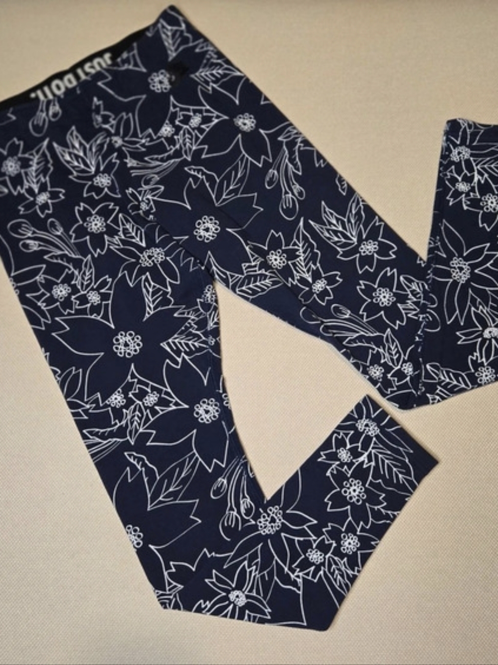 Nike Women's Small Leggings Navy with White Floral Pattern Athletic Activewear